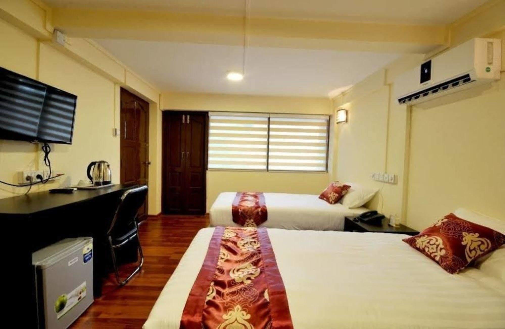 York Residence Yangon Luaran gambar